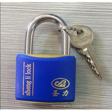 Подражать латунный padlock с пластиковой крышкой